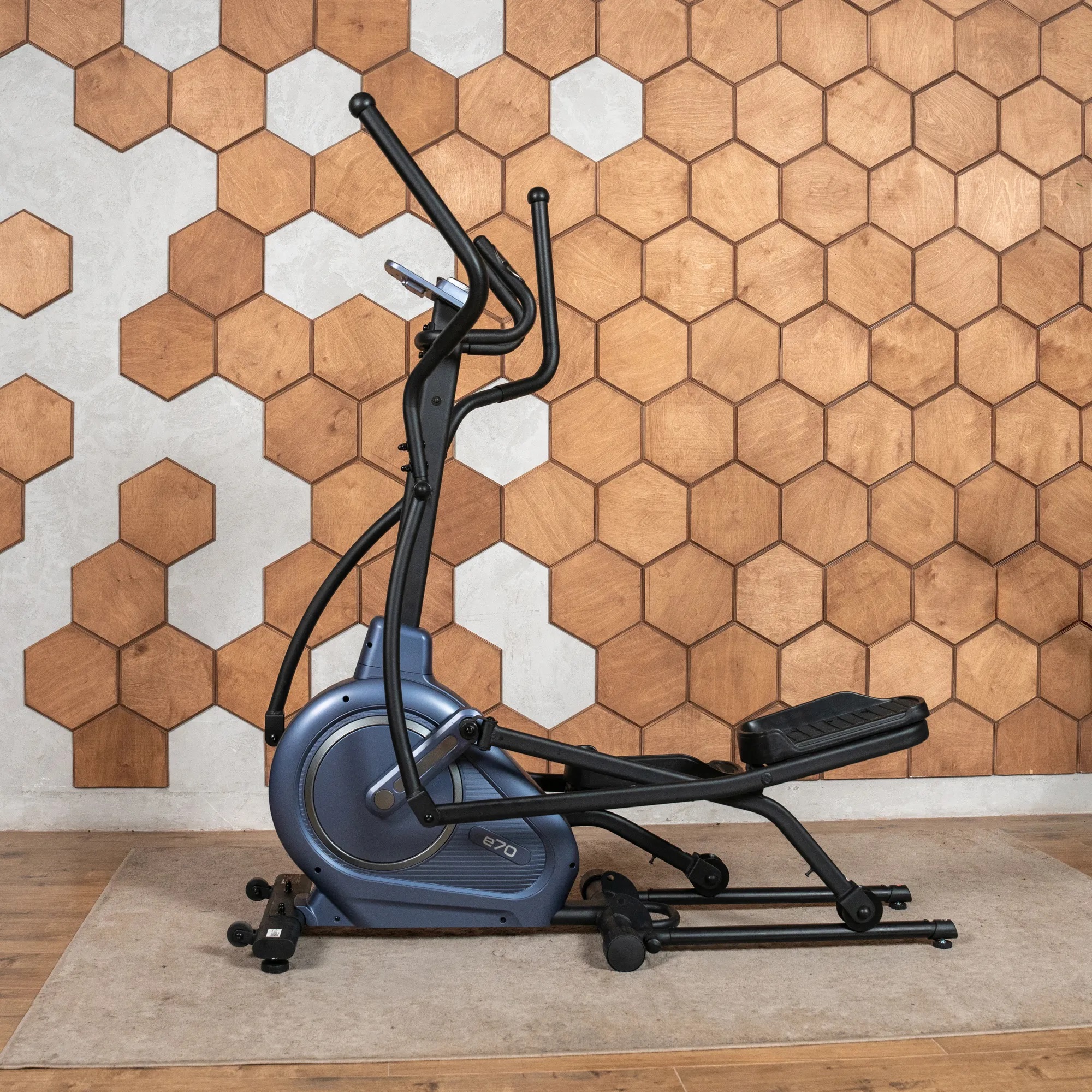 Эллиптический тренажер CARBON FITNESS E70