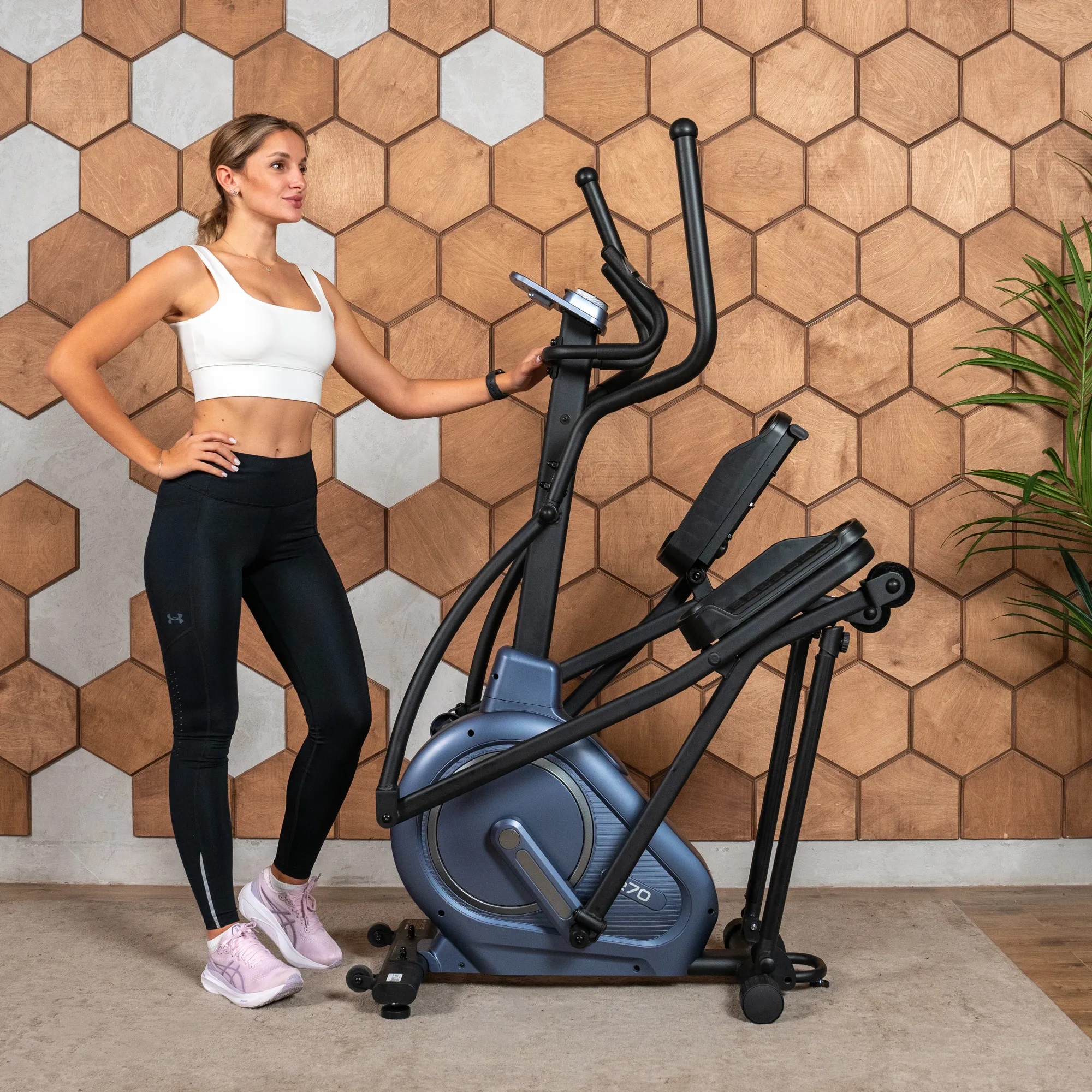 Эллиптический тренажер CARBON FITNESS E70